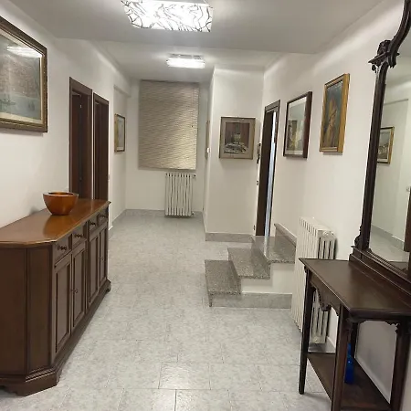 Appartamento 2 Camere Da Letto Con Parcheggio Privato E Barbecue דירה